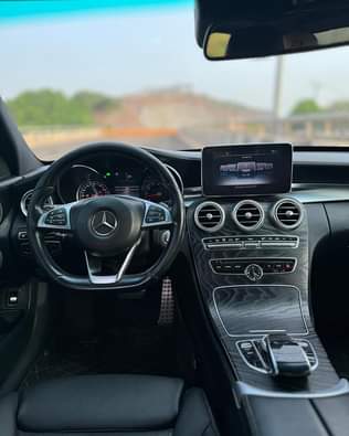 A picture of Mercedes Benz C400
