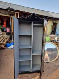 A picture of Tunatengeneza farniture aina zote 0755912021 tunapokea order