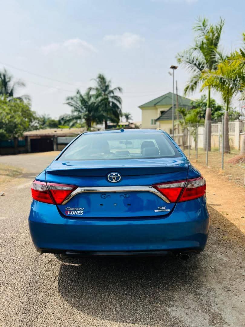A picture of 2016 Toyota camry se