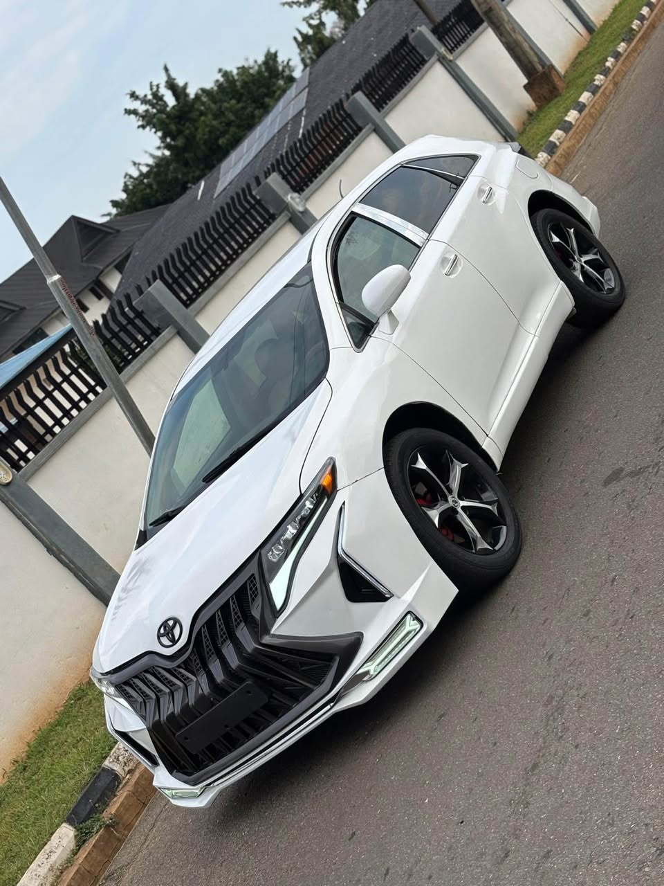 A picture of Distress Toyota venza 012 Owner needs money Serious buyer only