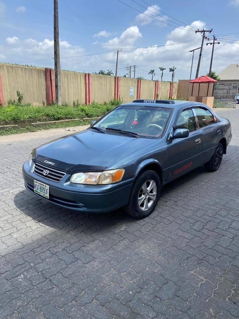 A picture of 2002 Toyota camry