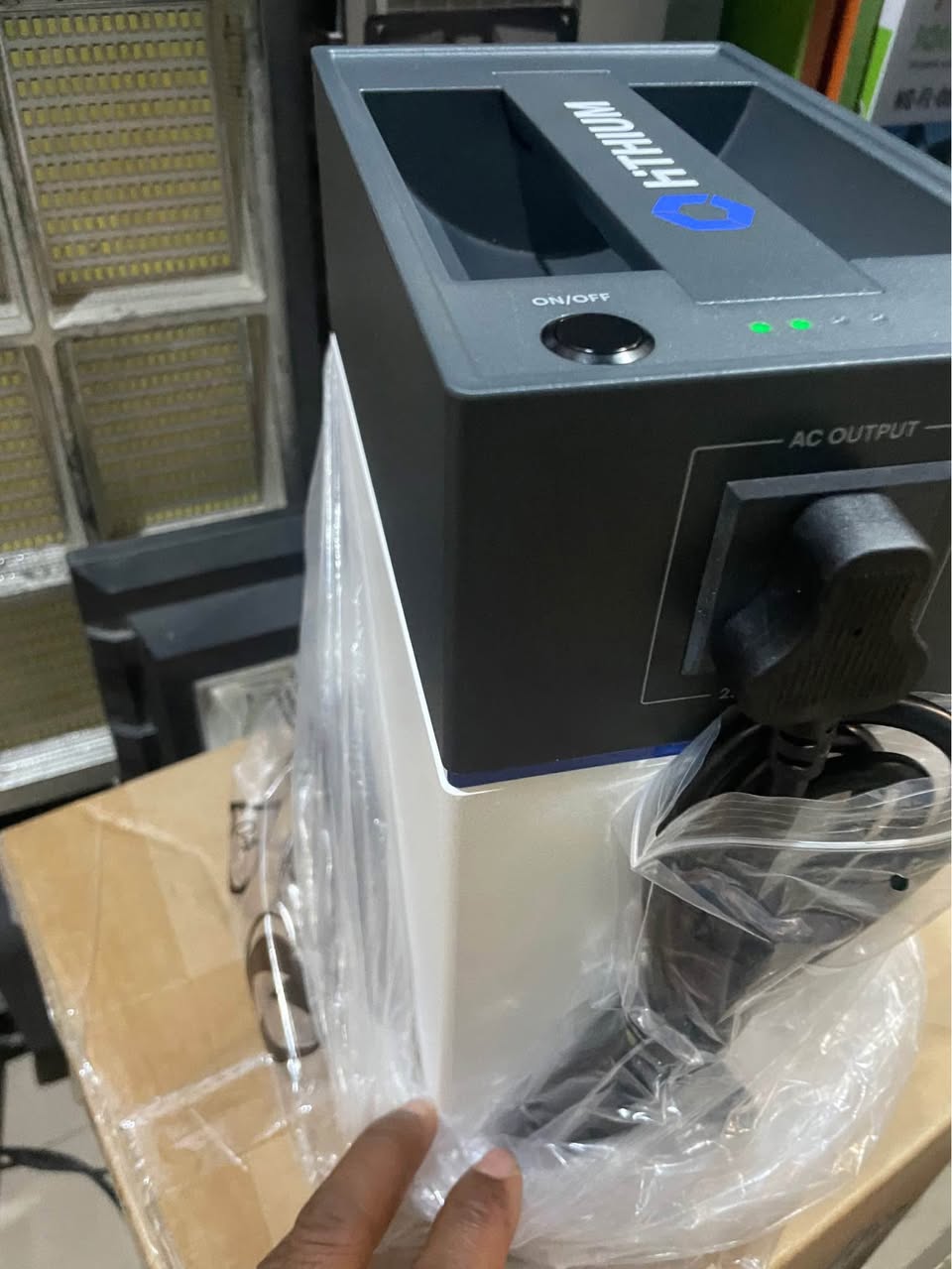 A picture of 1000watts lithium solar generator