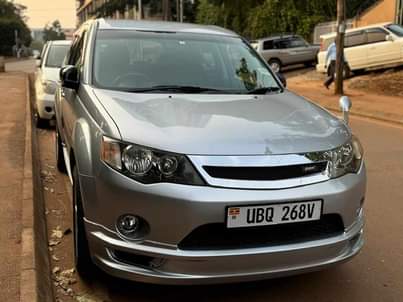 A picture of mistubishi outlander roadest