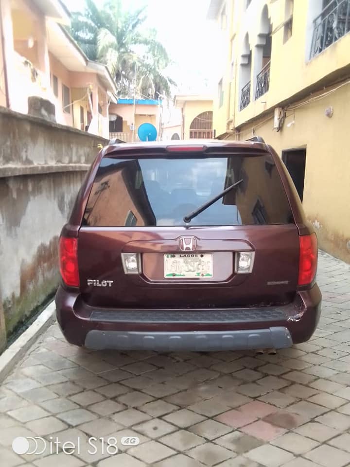 A picture of Honda Pilot 2004