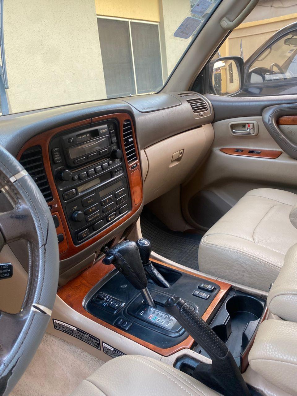 A picture of 2004 Lexus lx 470