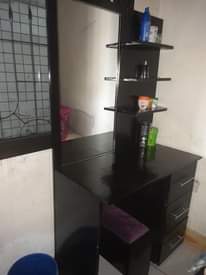 A picture of Dress table nauza 270k 0767294141