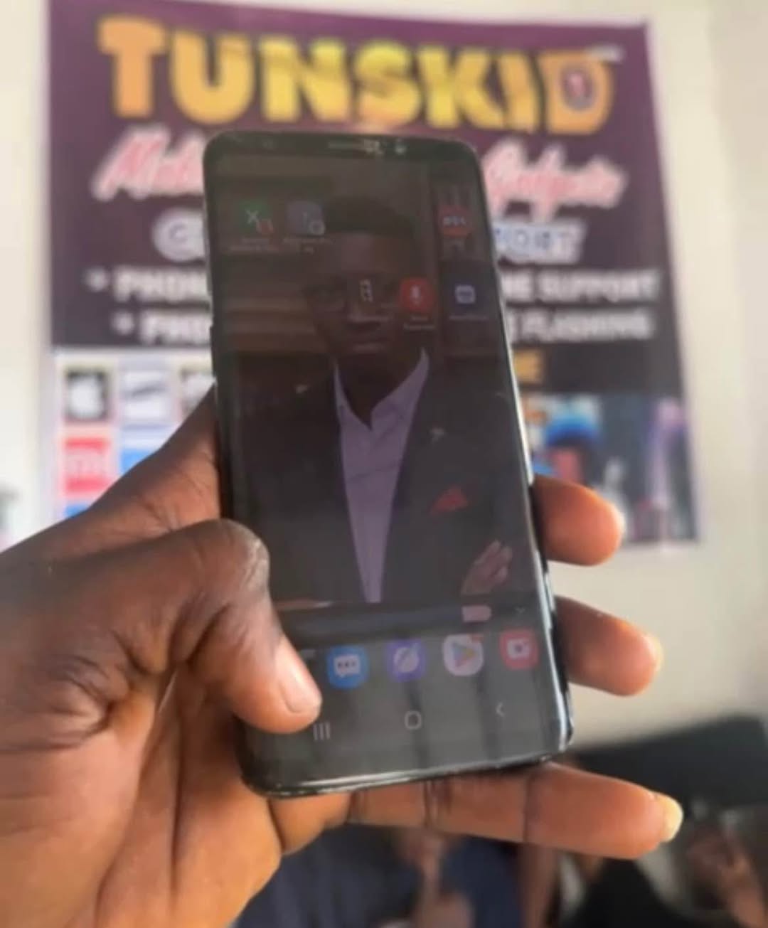 A picture of Samsung s9