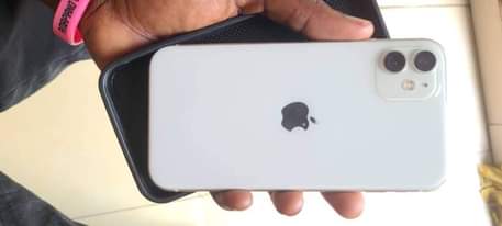 A picture of Iphone 11