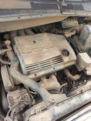 A picture of Toyota sienna 02 engine tapping at the top in first