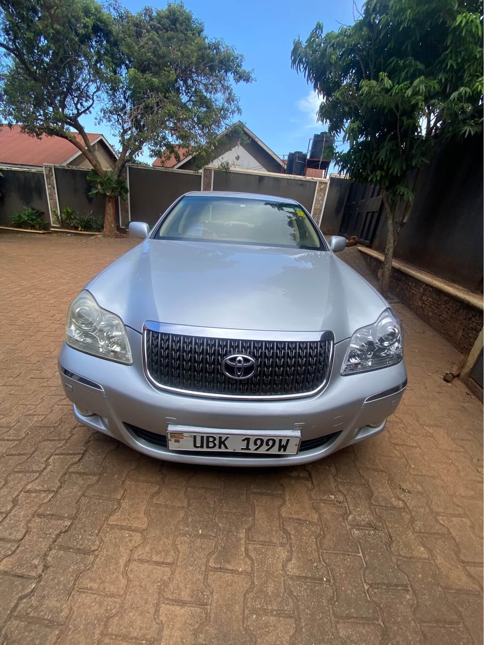 A picture of Toyota Crown Majesta Silver 2010