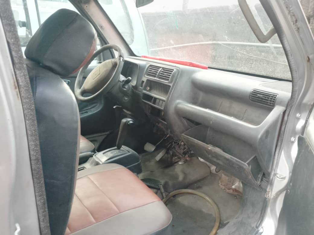 A picture of This is Suzuki every mini bus 2002 model