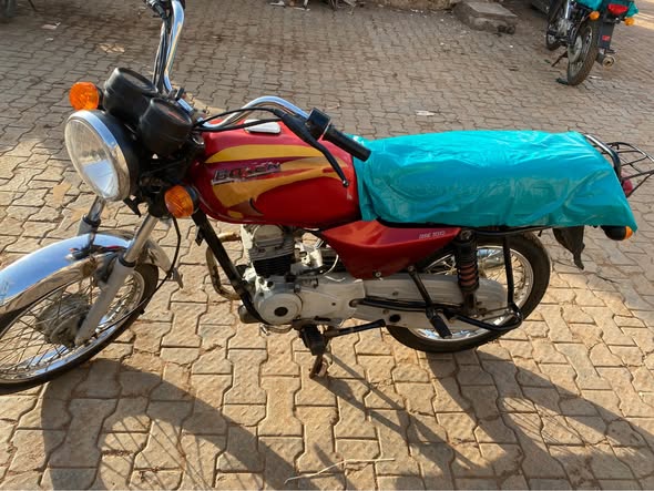 A picture of Boxer bajaj for sale Price 570k Location nyanya checking point