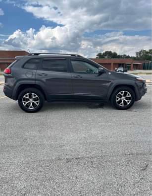 A picture of 2019 Jeep Cherokee TrailHawk Sport Utility 4D