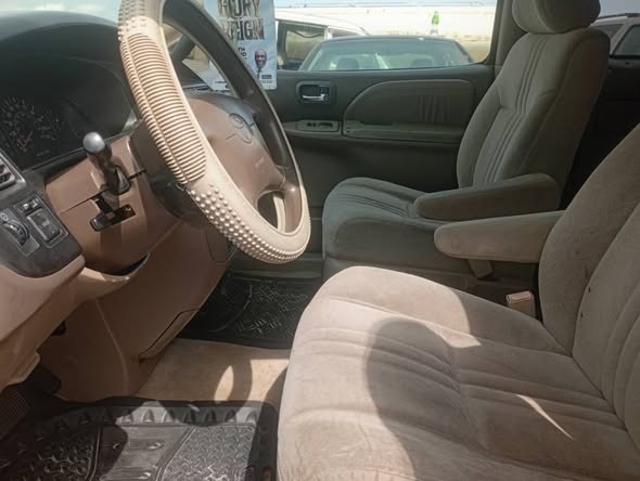 A picture of Sharp buy and drive Toyota Sienna for sale in porthharcourt