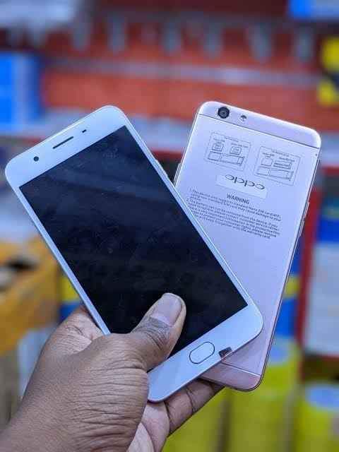 A picture of Oppo F1s