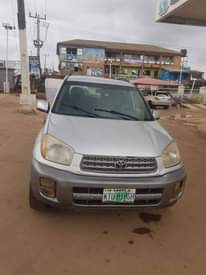 A picture of 2005 Toyota Rav4 V4