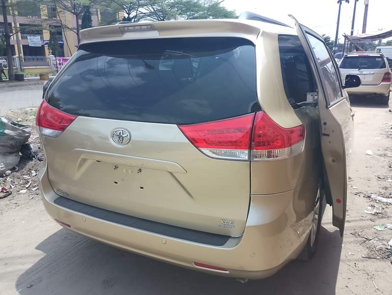 A picture of 2012 Toyota sienna XLE with limited options Price 18m Location