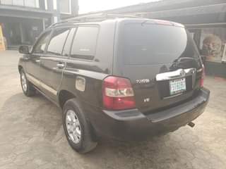 A picture of Toyota Highlander 2004