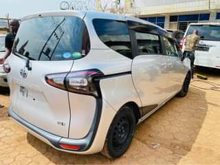 A picture of TOYOTA SIENTA