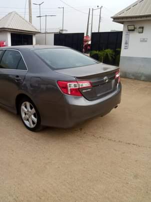 A picture of Toyota Camry 2104 SE
