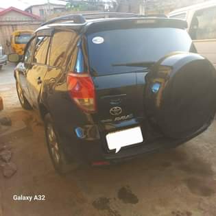A picture of Toyota rav4 3 seater