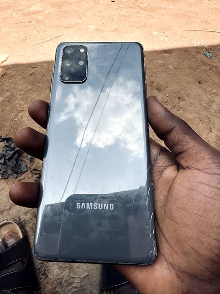 A picture of Samsung s20 5g 128gb 12gb