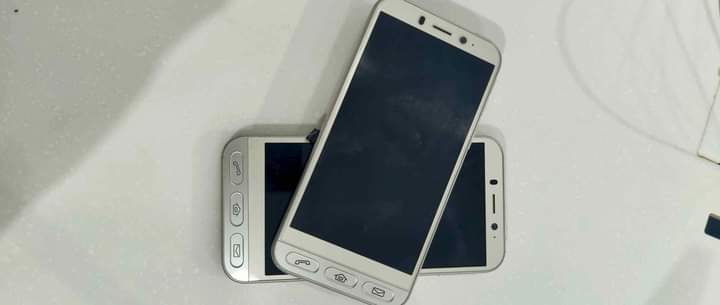 A picture of Aquos SHV 704 discount of 20k if you re taking