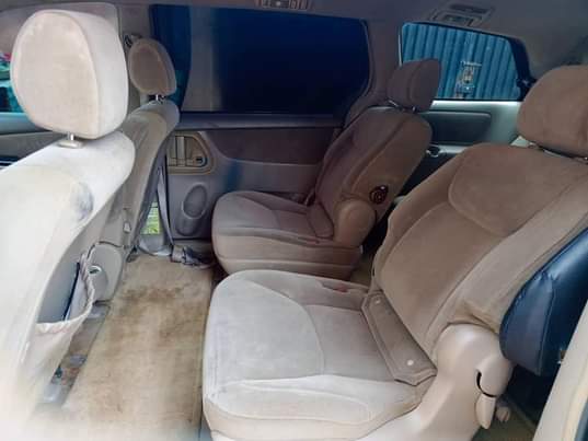 A picture of 2002 Toyota sienna