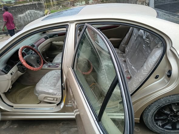 A picture of Clean registered but barely used 2003 Lexus ES300