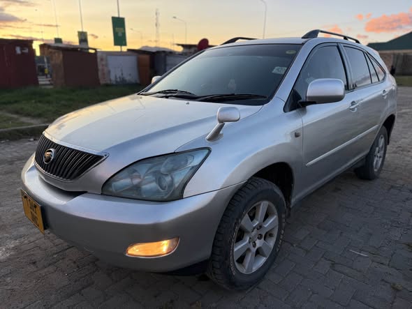 A picture of Harrier new model Bei 16 8ML ipo MBEYA 0625764751