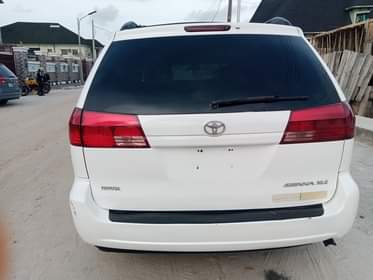 A picture of Registered Toyota sienna 2005 model XLE fullest option double power
