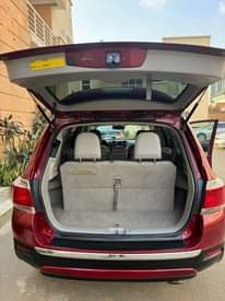 A picture of 2013 Highlander Limited Push to start power doors and boot