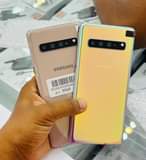 A picture of SAMSUNG S10