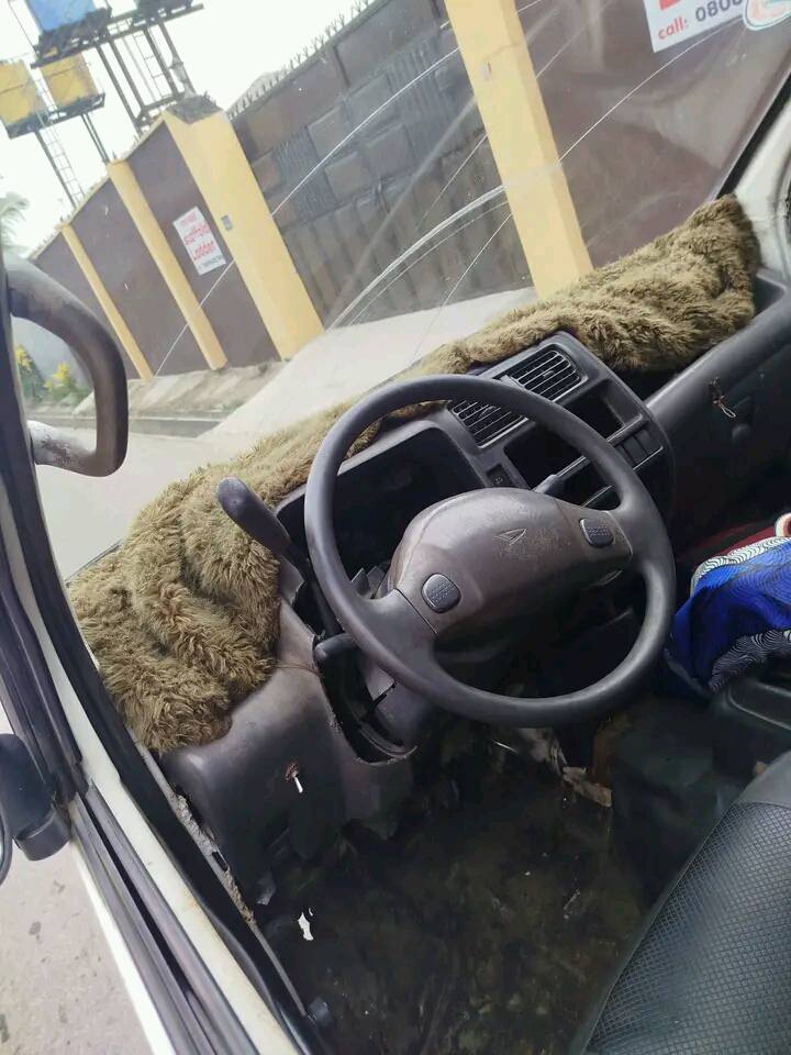A picture of Hijet mini bus