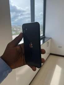 A picture of iPhone 11plain gb128 0612098582 0687098582