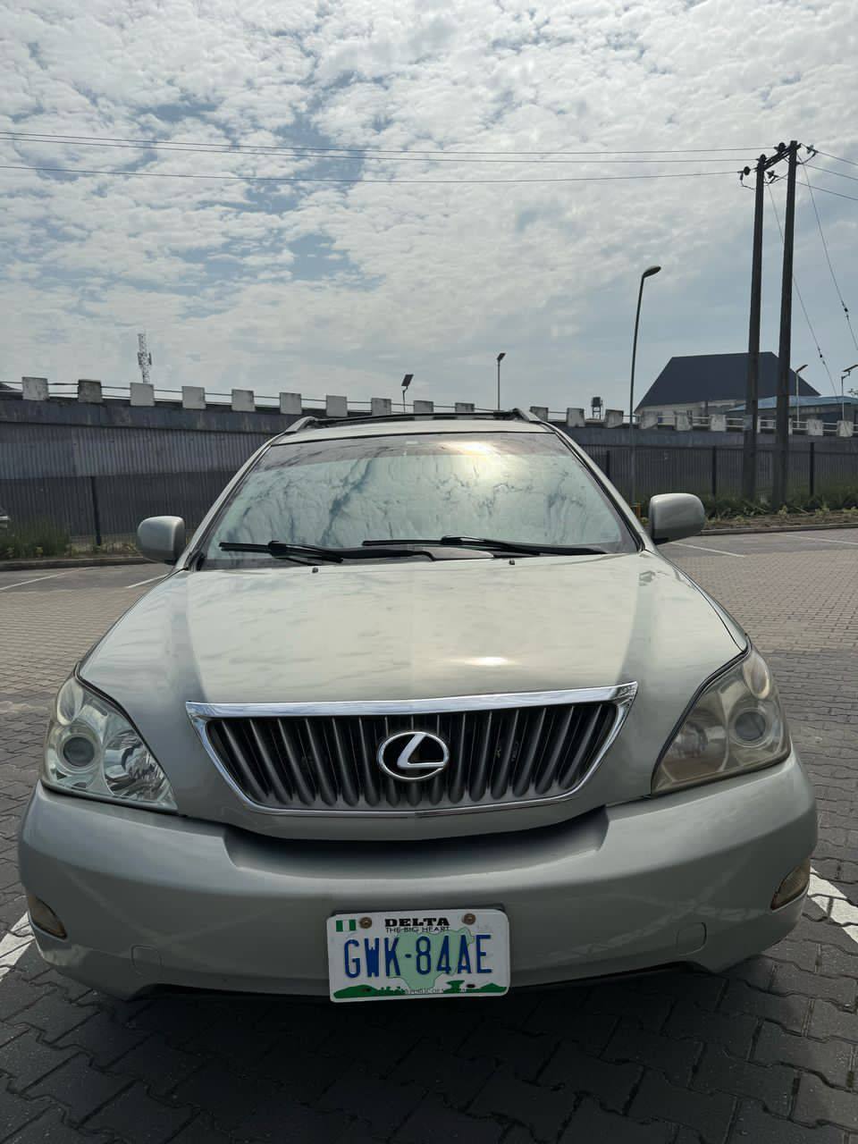 A picture of 2008 rx350 330 body