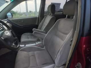 A picture of Toyota Highlander 2004 Model 4 plugs