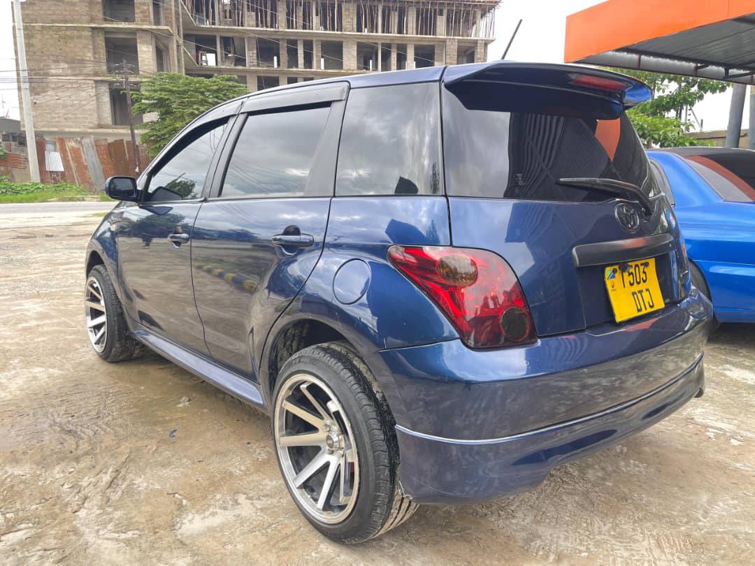 A picture of TOYOTA IST