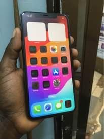A picture of iPhone 11 Pro Max 256g at 1.55m