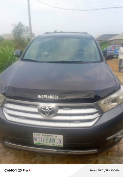A picture of Toyota highlander 203