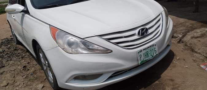A picture of Hyundai sonata 2013 model everything is working very well buy