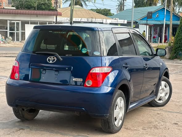 A picture of TOYOTA IST