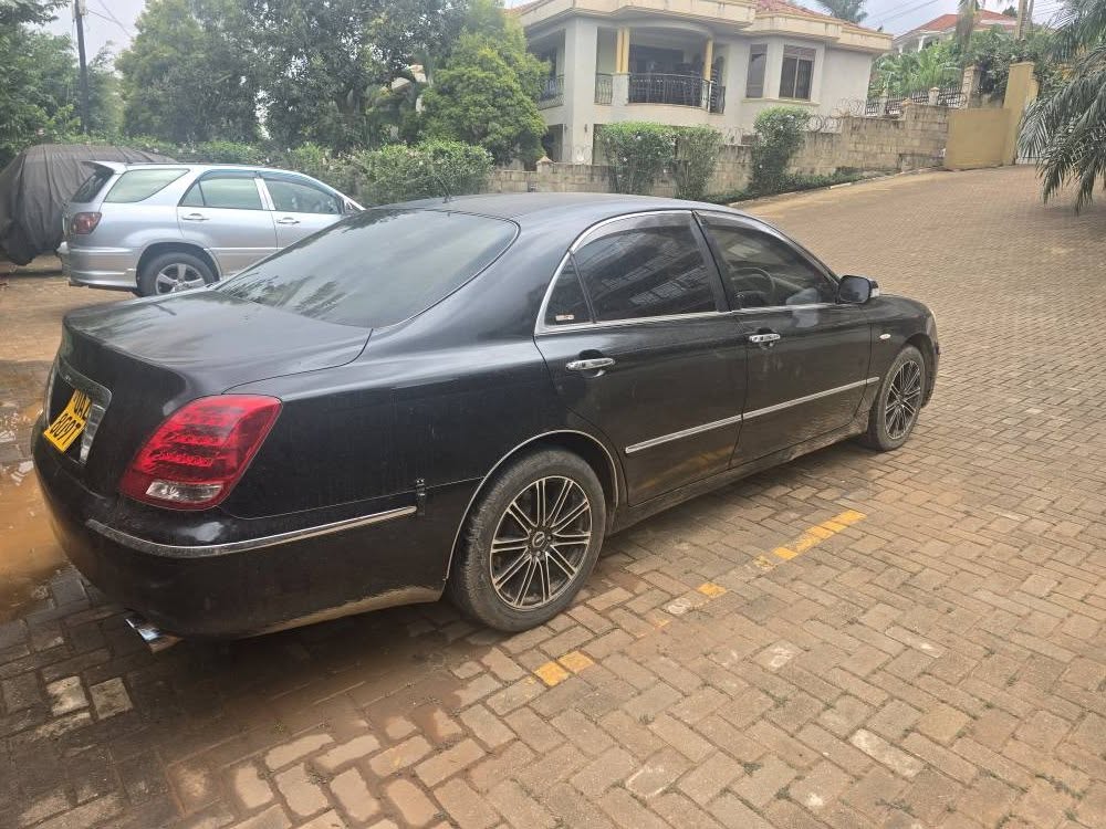 A picture of Toyota Crown Majesta 4.3 RWD 2008 Black Ush 15 000