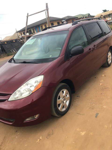 A picture of  Foreign use direct tokunbo Brand Toyota Model Sienna Year