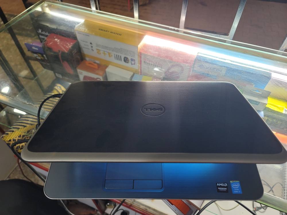 A picture of DELL i7 RADEON GRAPHICS 4GB