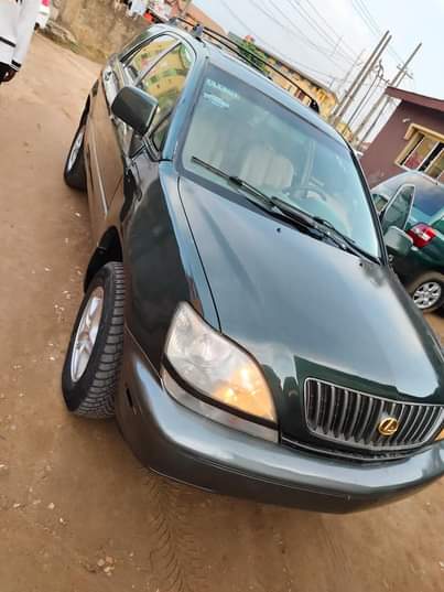 A picture of Lexus 300