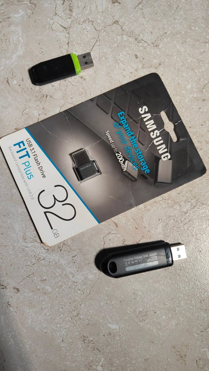 A picture of Hard disk ssd and ps3 games