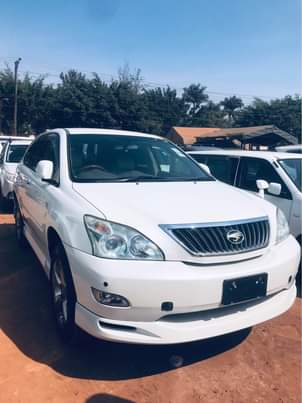 A picture of Toyota Harrier 2011 Model white
