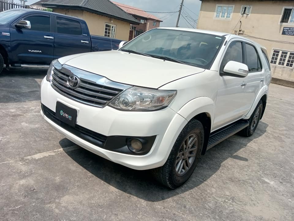 A picture of Toyota Fortuner 2014