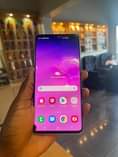 A picture of Samsung S10 plus